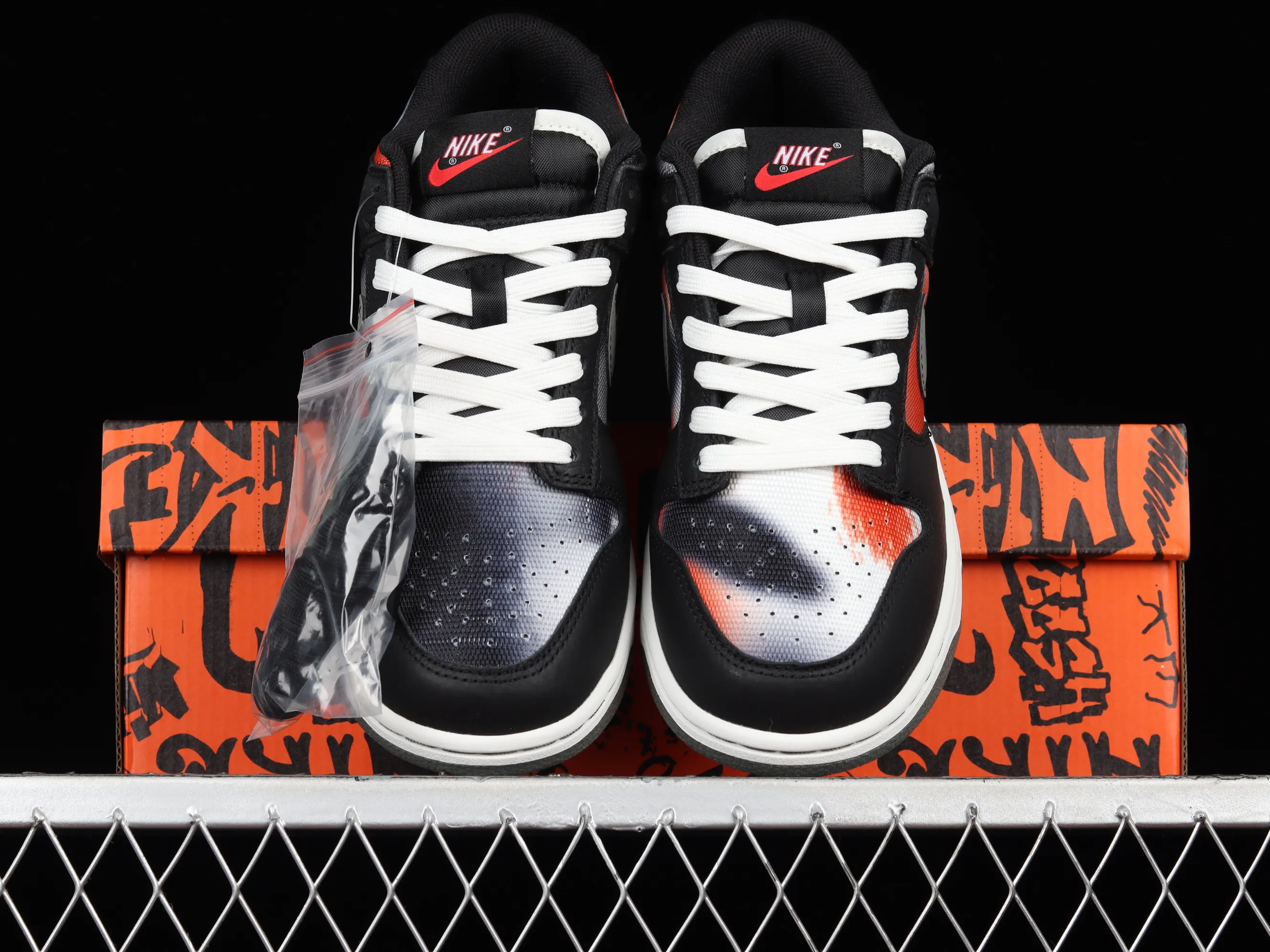 All Categories Nk SB Dunk Series Nk SB Dunk Low Low-top sneakers Pure original version Nk Dunk Low "Graffiti" Street tie-dye graffiti SB low-top sports casual sneakers DM0108-001